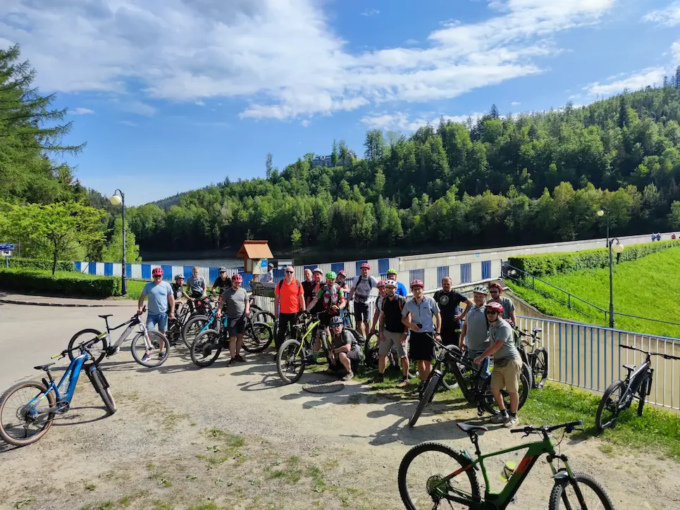 Event firmowy — grupa rowerzystów w Wiśle
